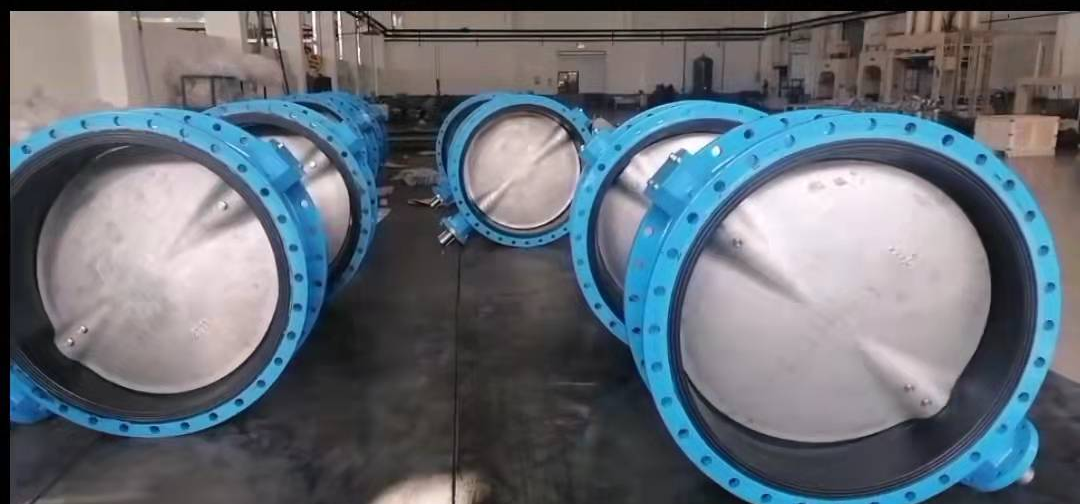 走进丝瓜视频污片软件下载--出口美国8台DN1200法兰蝶阀按时交货